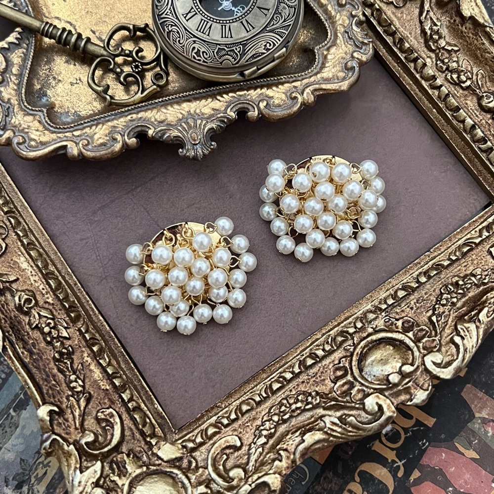 LELE SADOUGHI • Pearl Cluster Earrings - Picture 4 of 4